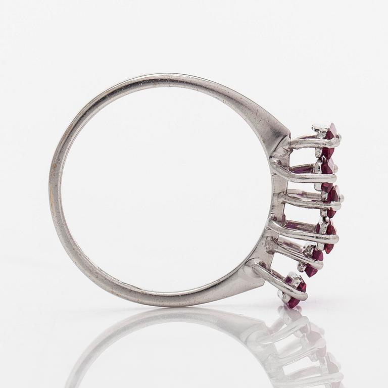 Ring, 18K vitguld med safirer.