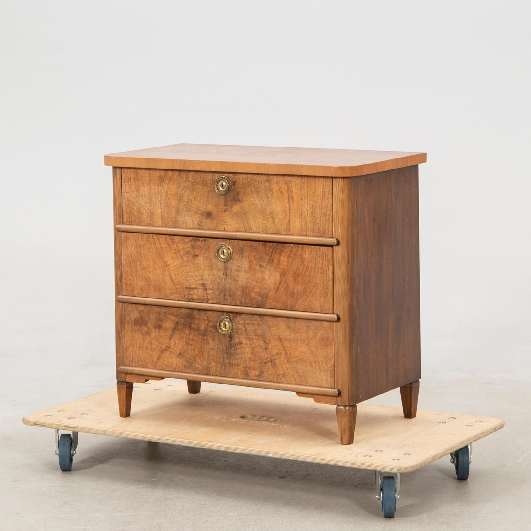 Cabinet, first half of the 20th century.