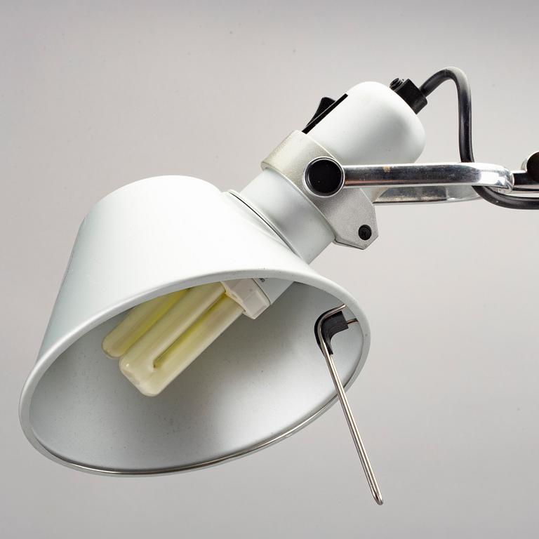 BORDSLAMPOR, ett par, "Tolomeo", Michele De Lucchi och Giancarlo Fassina, för Artemide, Italien.