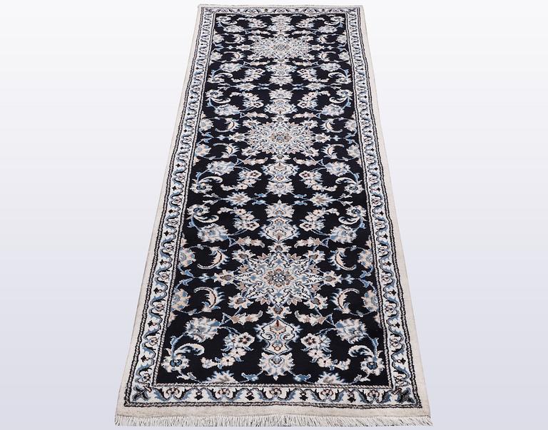 Gallerimatta, Nain, part silk, ca 300 x 77 cm.