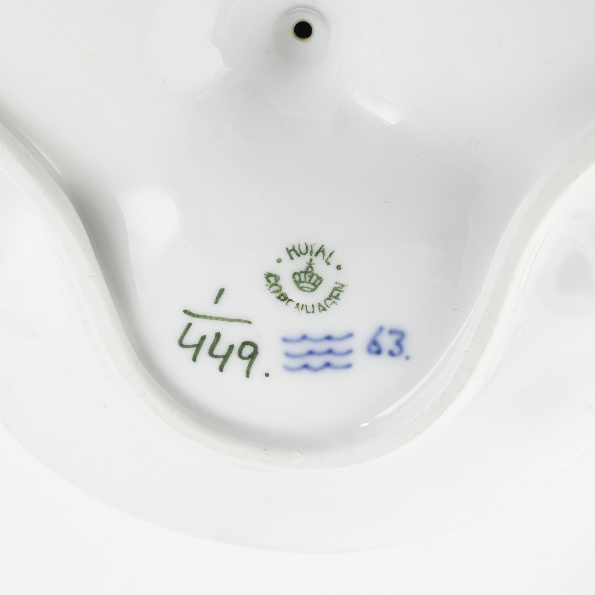 Bing & Gröndahl samt Royal Copenhagen, matservis, 99 delar, porslin, "Musselmalet", Danmark.