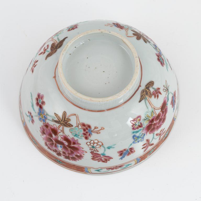 Two pairs of famille rose cups, a bowl, a small dish and a pair of deep dishes, Qing dynasty, 18th/19th century.