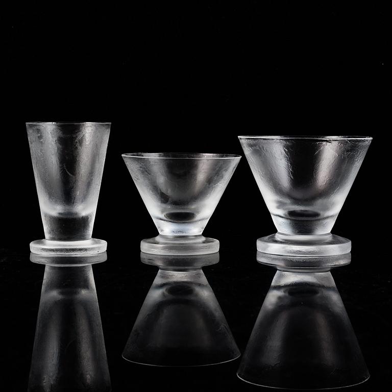 VICKE LINDSTRAND, a 16-piece 'Iced' glass service, Orrefors.