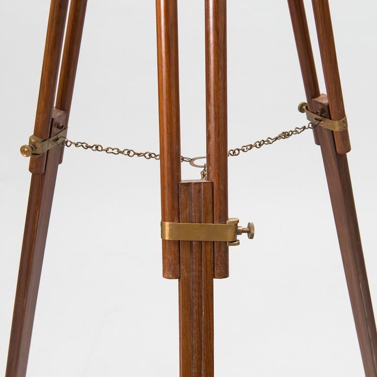 A spotting scope with stand from the latter half of the 20th century.