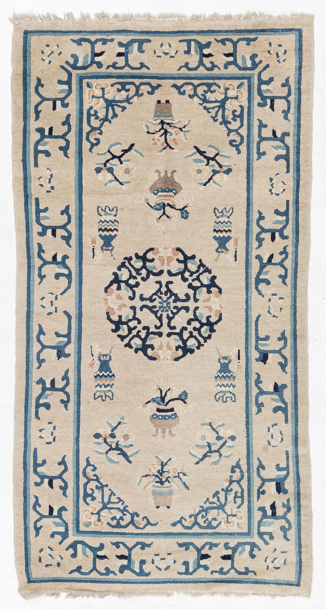 Carpet, China, approx. 175 x 95 cm.