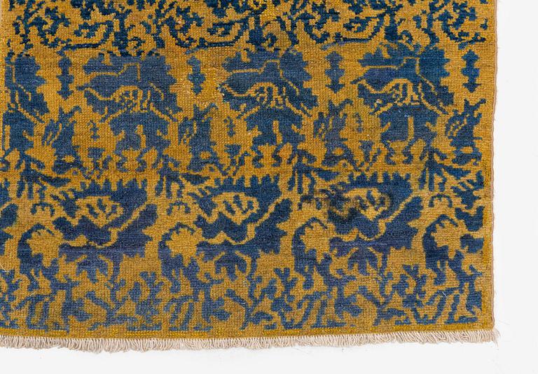 An antique Hamadan runner, Northwest Persia (Iran), c. 407 x 65 cm.