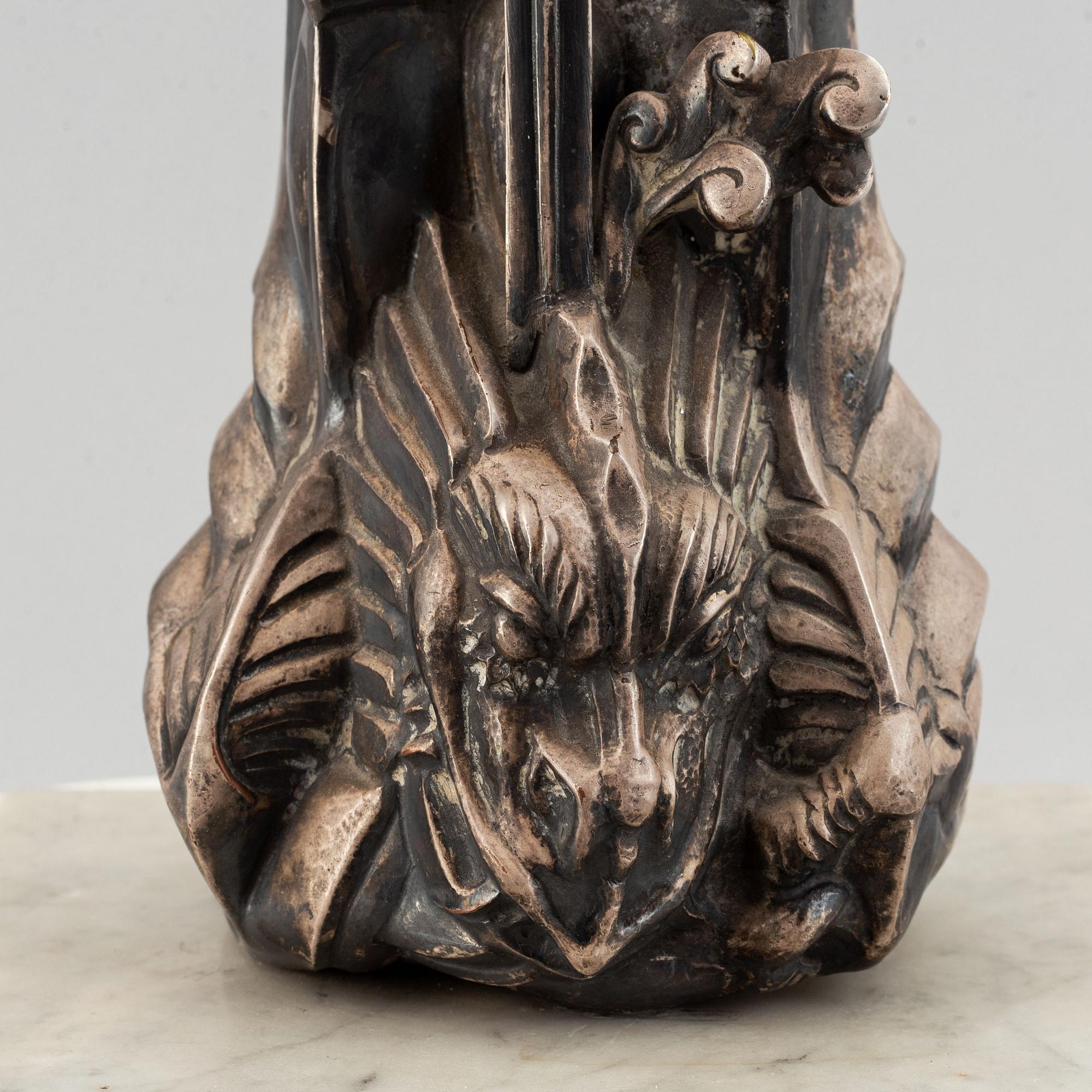 Wilhelmina "Tiddit" Wendt, table lamp with sculpture. An Atelier Torndahl white metal table lamp, Sweden.