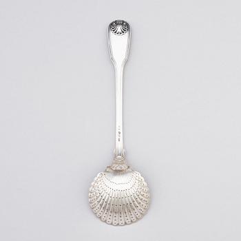 Johan Schvart, sockerskål med lock, silver, Karlskrona 1791. Strösked, silver. Gustaf Möllenborg, Stockholm 1892.