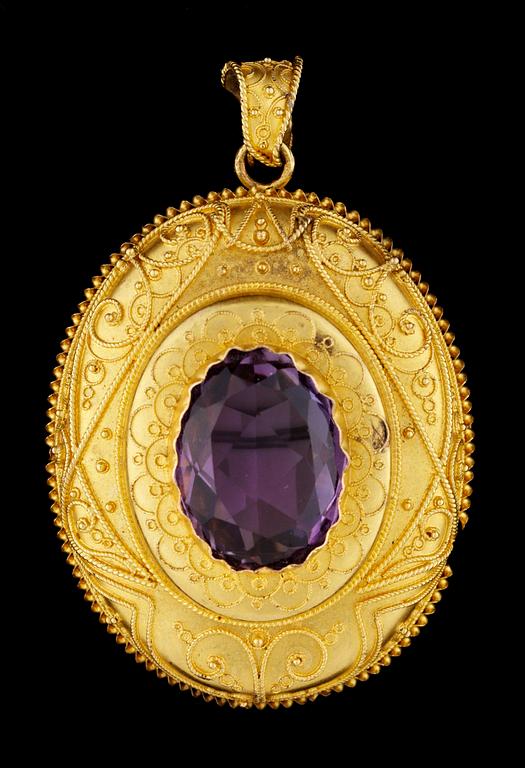 BROOCH/PENDANT, filigreework, app 1870 set with amethyst.