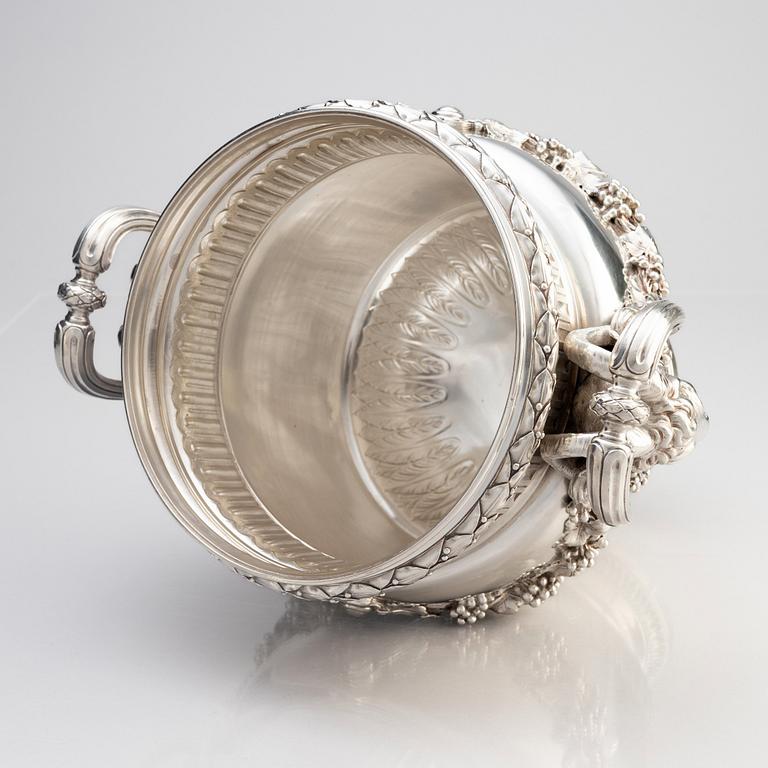 A very fine silver Wine cooler, workmaster Konstantin Linke, C.E. Bolin, Moscow 1893.