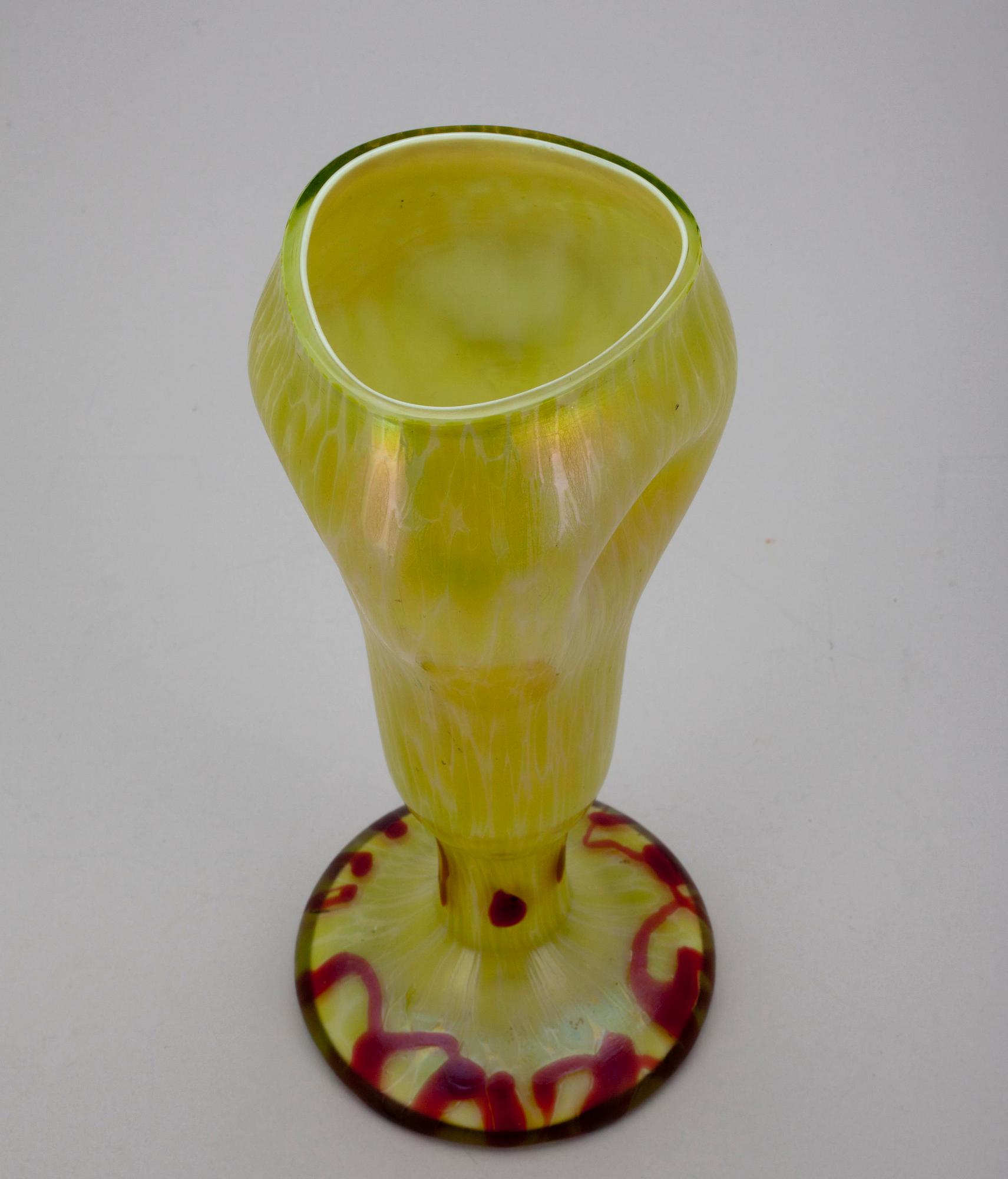 VAS, glas, Lötz-stil, 1900-tal.