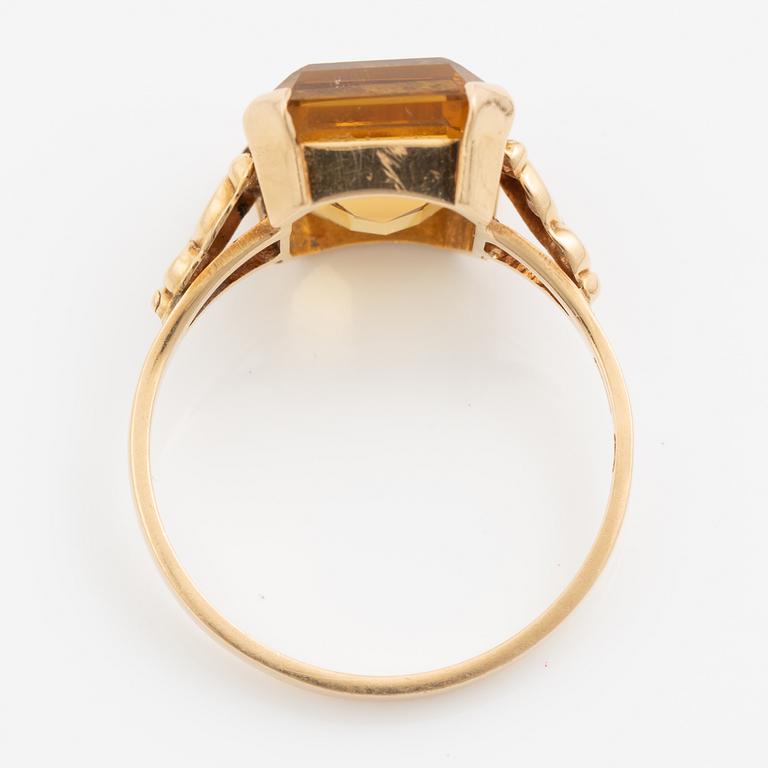 Ring 18K guld med en fasettslipad citrin.