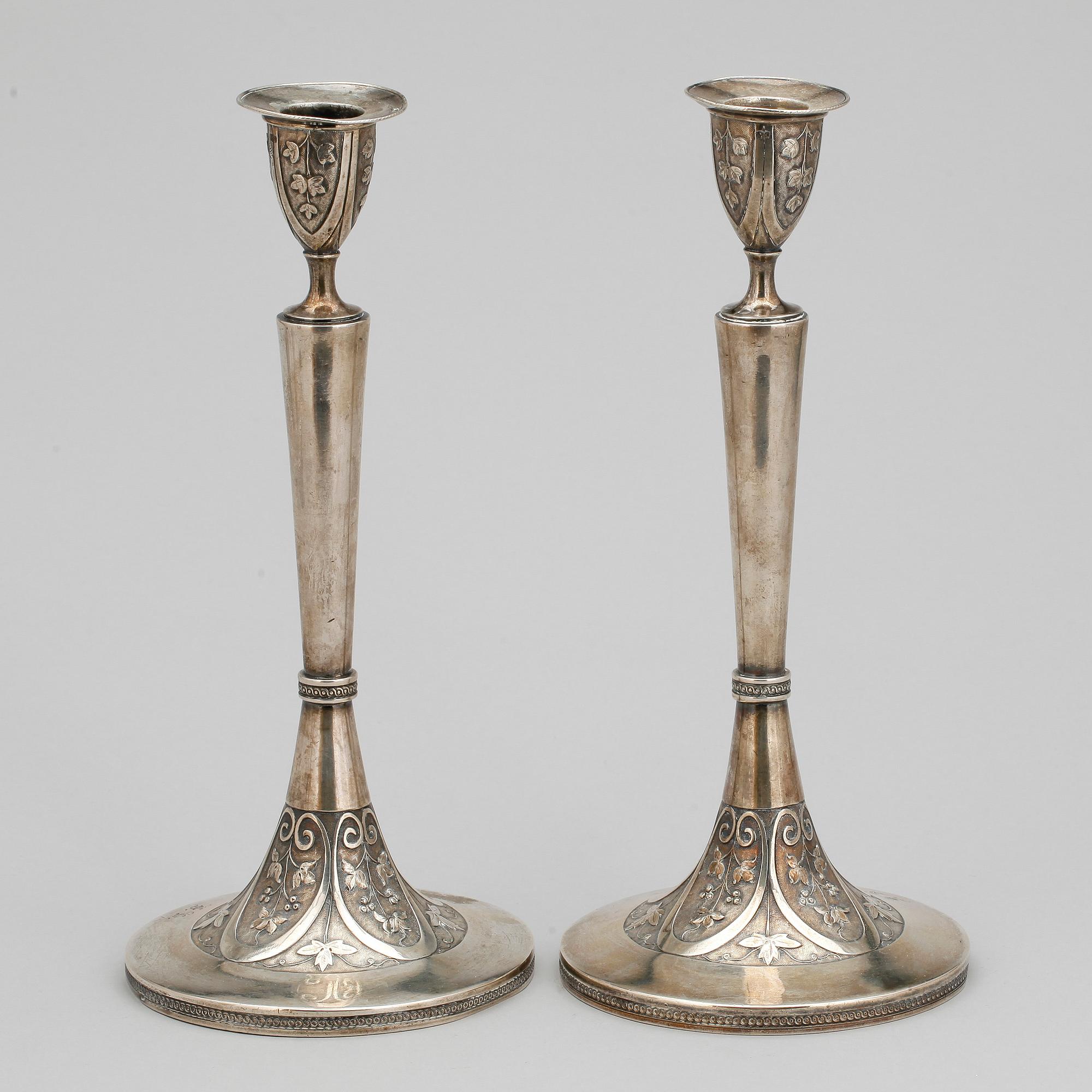 LJUSSTAKAR, ett par, silver, Wien, Österriket Ungern 1806. Vikt ca 545 gram.