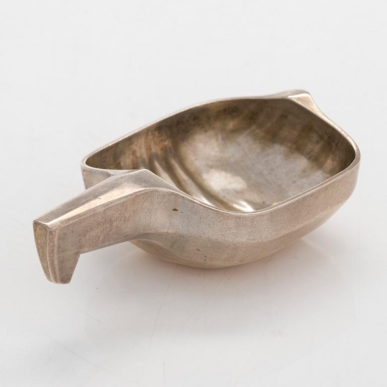 Kåsa, silver, mästarstämpel P.L, S:t Petersburg kring sekelskiftet 1900.
