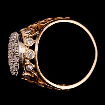 RING, 14 k guld, med briljantslipade diamanter tot ca1,12ct. Vikt ca9g.