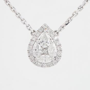 A pendant with diamonds in diffrent cuts.