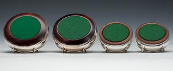 VINCOASTERS, 4 st. Sterling silver, trä. London 1996 och Sheffield 1995-96. Vikt 436 g.