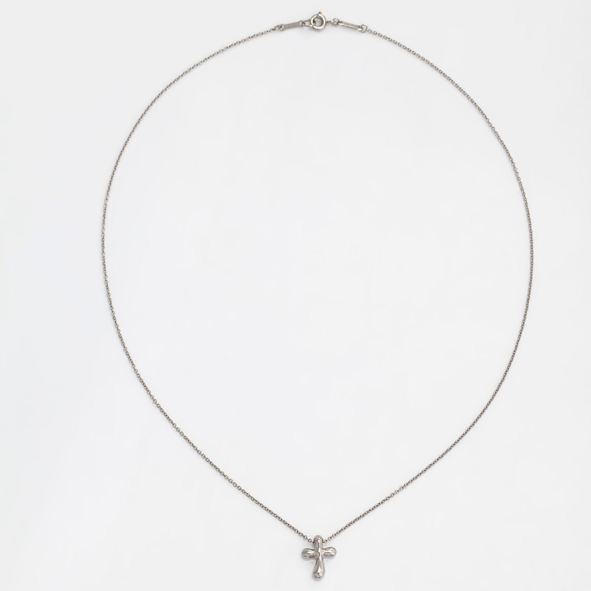 Tiffany & Co, Elsa Peretti, kaulakoru, risti, platinaa.