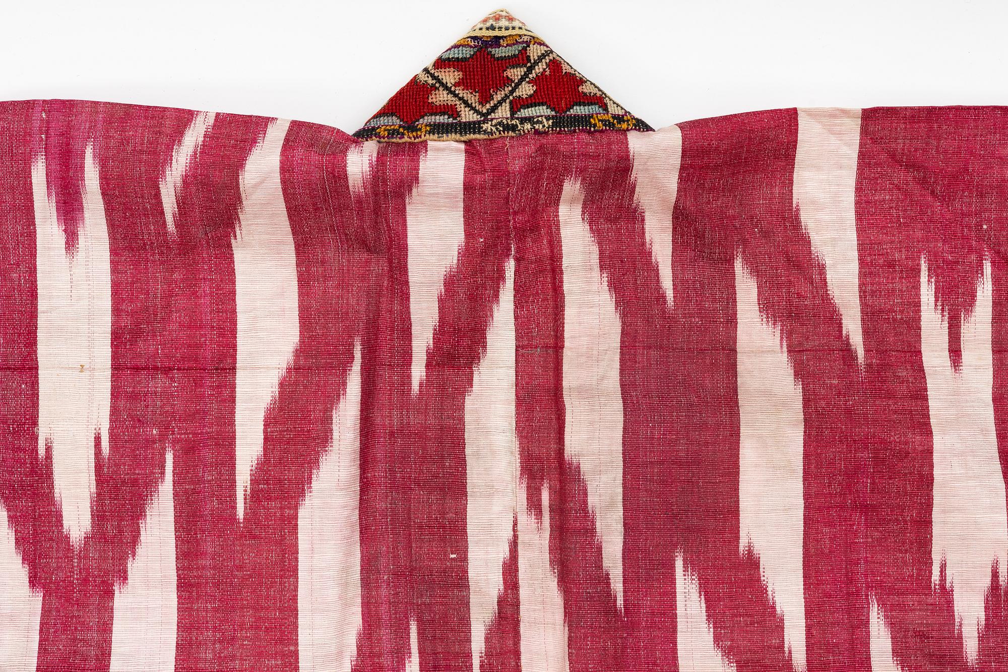 A silk and cotton Chapan, Ikat silk and cotton, Centralasien, 1880s.