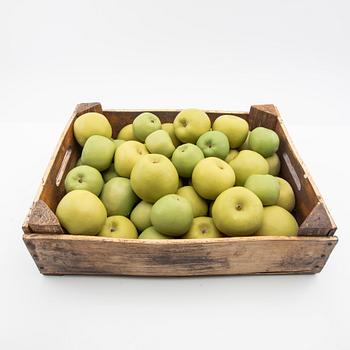 Ingrid Herrlin, Translation: "Box with green apples, stoneware".