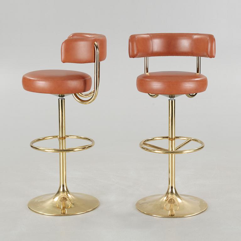 Two bar stools and a bar table by Börje Johanson, model "Jupiter", for Johanson design, second half of the 20th century.