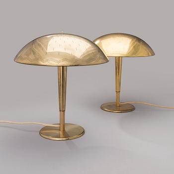 A pair of 1930/1940s table lamps model 5061 for Taito/Idman, Finland.