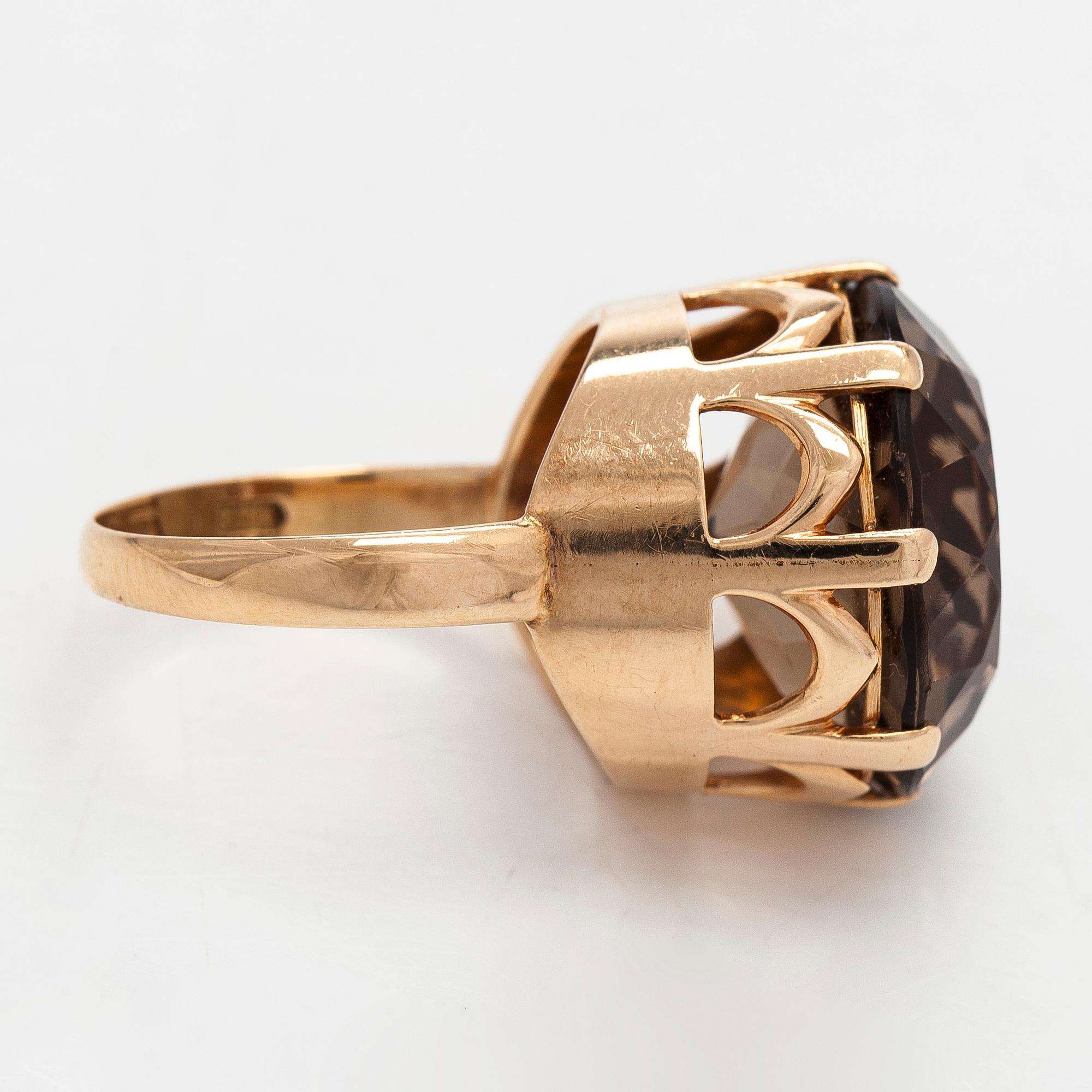 Ring, 14K guld med rökkvarts, Åbo.