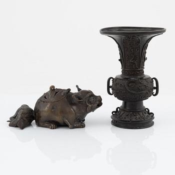 A Japanese bronze vase and censer with cover, Meiji period (1862-1912).