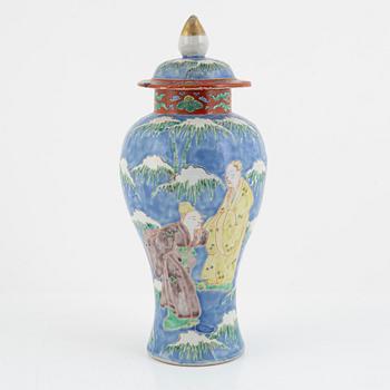 A porcelain lidded urn, Japan, 20th century.