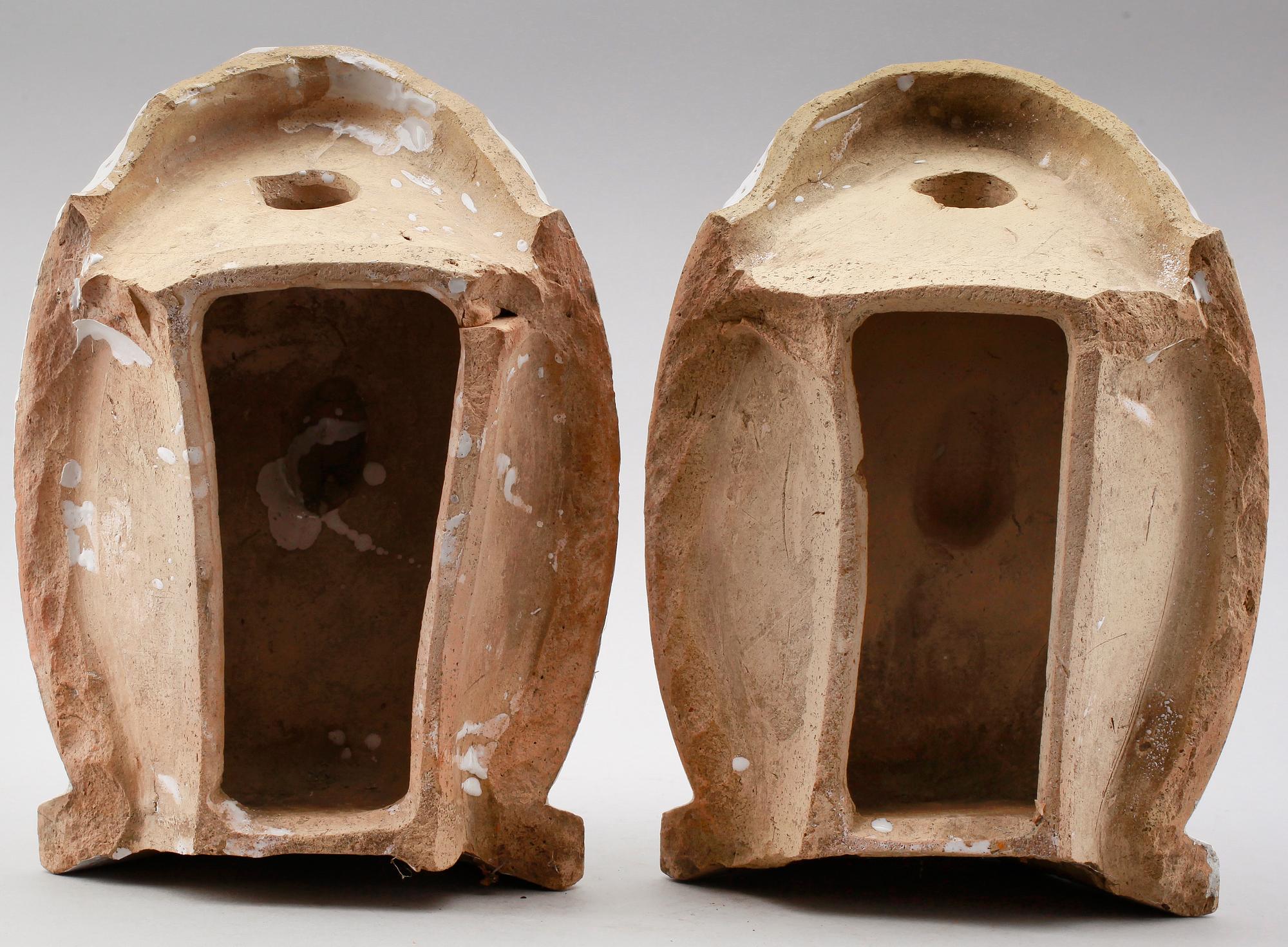 DEKORELEMENT, 2 st, till kakelugn, 1900-talets första hälft.