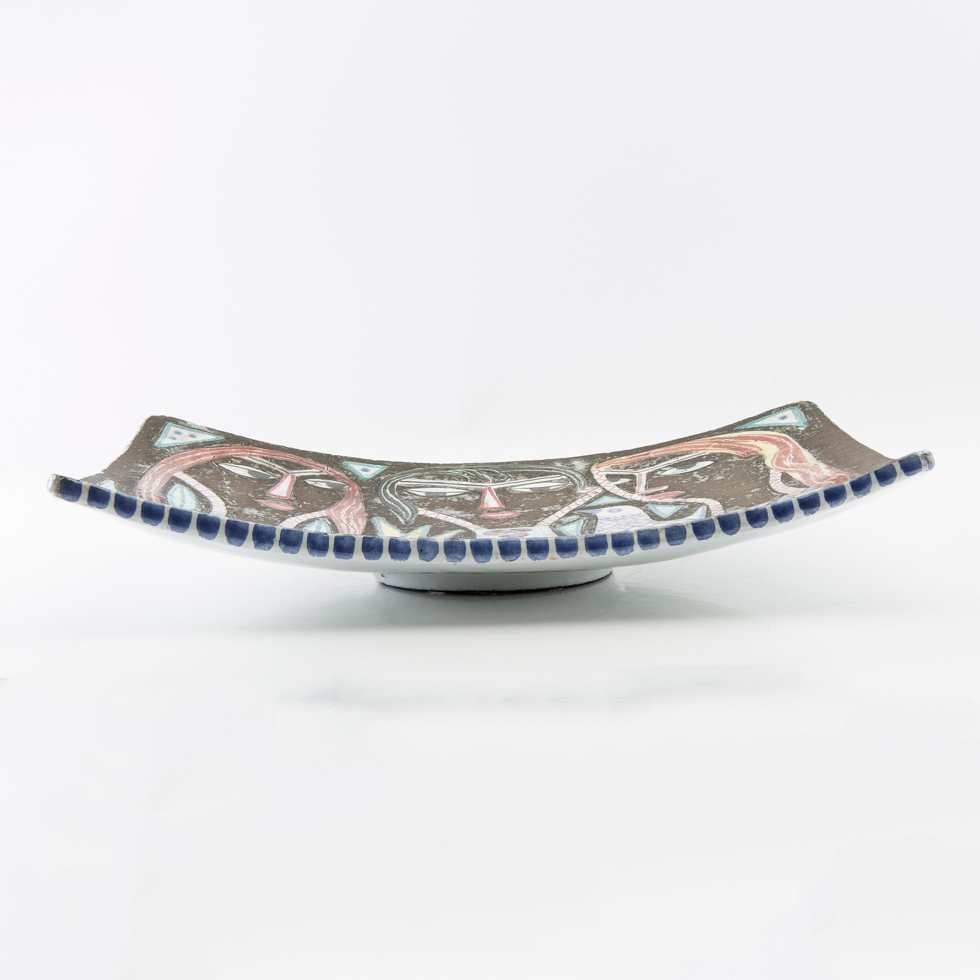 Mari Simmulson, dish Uppsala Ekeby signed and numbered 4126.