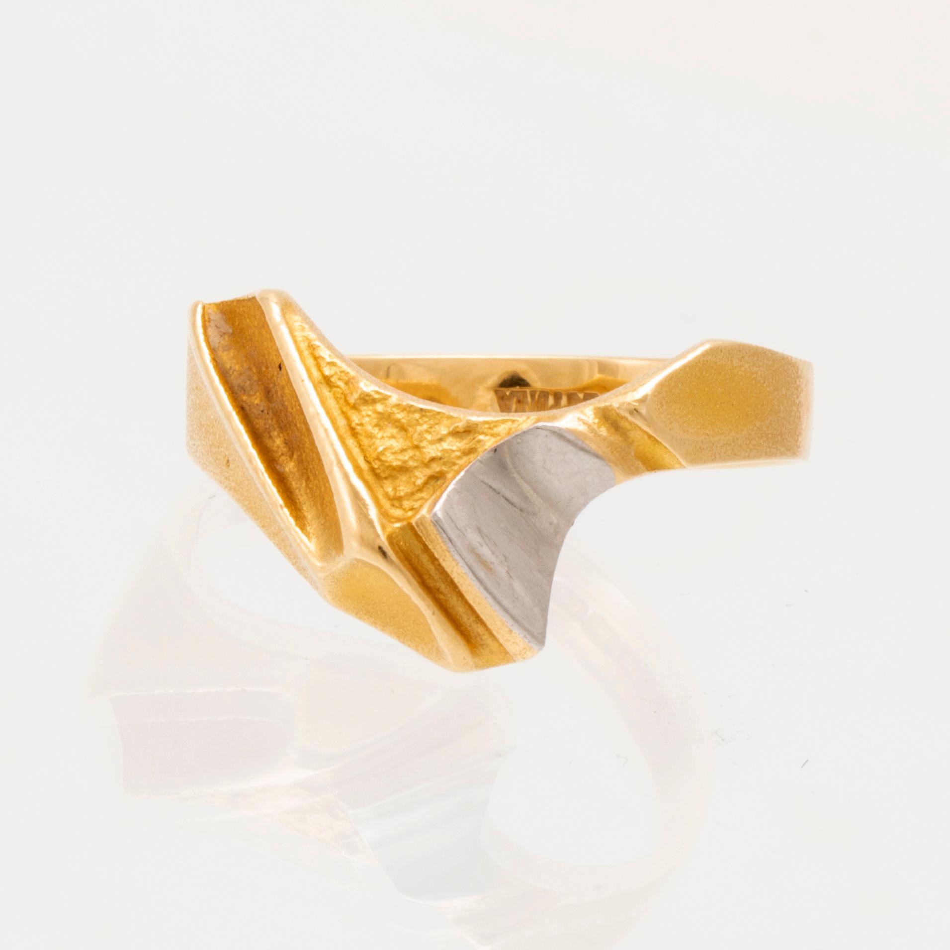 An 18K gold and platinum ring "Episode" by Björn Weckström for Lapponia 1988.