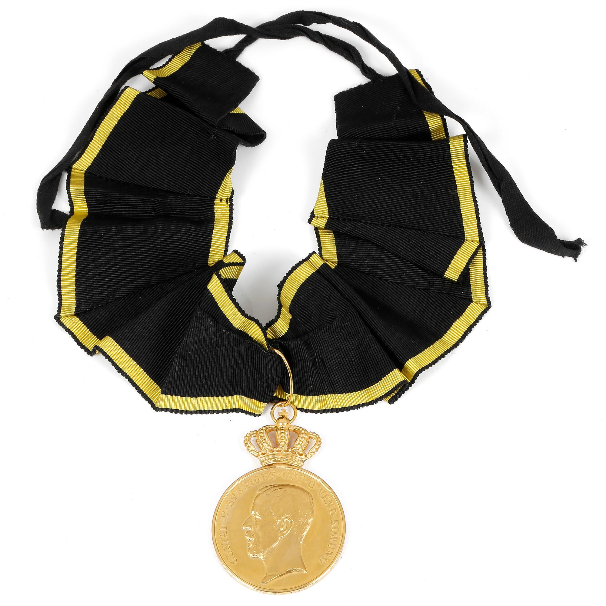 MEDALJ FÖR TROHET OCH FLIT, guld, 1946. Vikt ca 55 gram.