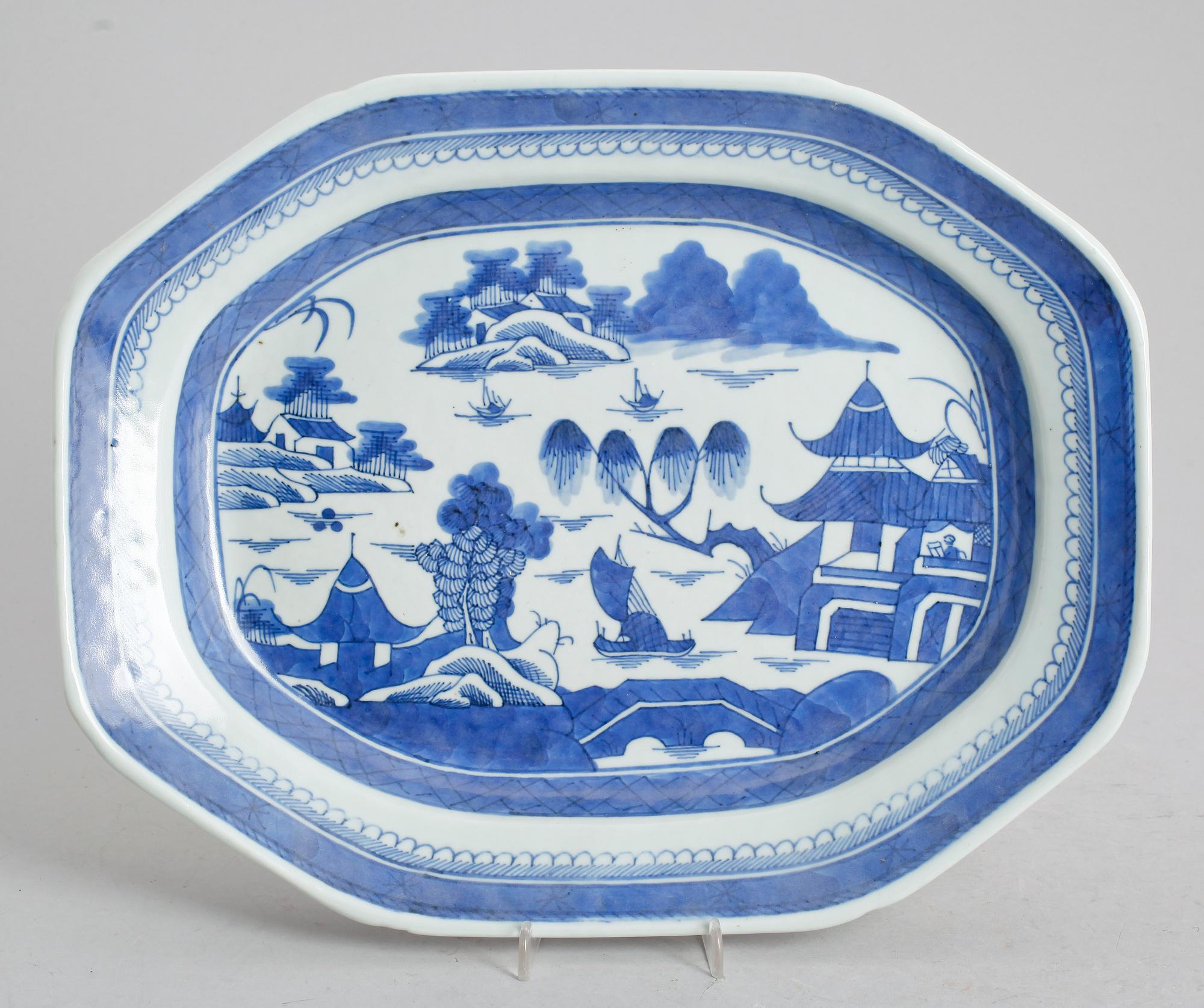 STEKFAT, porslin, Kina, 1800-talets första hälft.