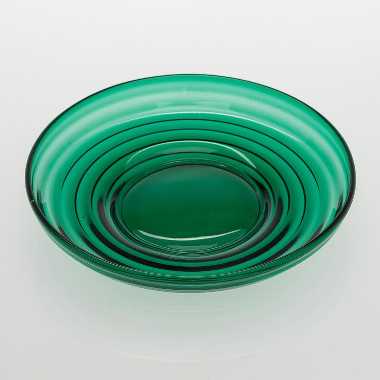 Aino Aalto, drinking glasses, 4 pcs, model 4052, and plate 'Bölgeblick', Karhula Glassworks, 1930s.