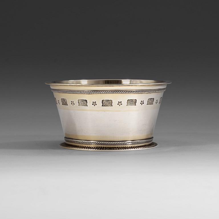 A Wiwen Nilsson sterling 'byzantine' bowl, Lund 1959.