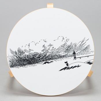 Alvar Aalto, Lastenkaluste, 3 osaa,  pöytä ja jakkaroita 3 kpl, yhteistyö Moomin Characters 2013.
