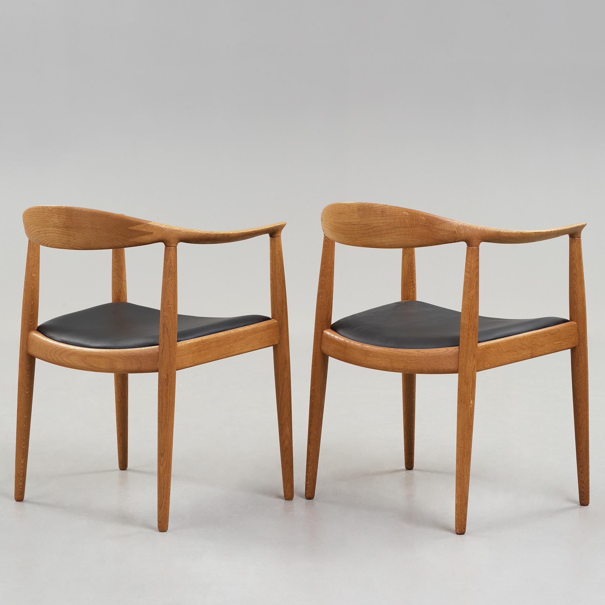 HANS J WEGNER, stolar, ett par "The Chair", Johannes Hansen, Köpenhamn.