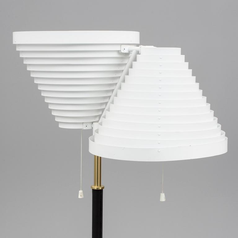 GOLVLAMPA, "modell A810", Alvar Aalto, Artek, Finland, 1900-talets andra hälft.