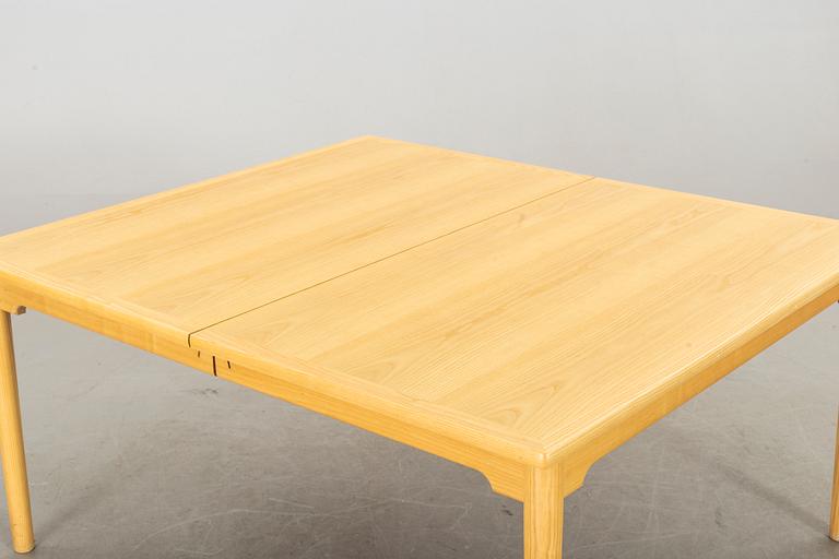 HANS J WEGNER, a PP möbler dining table.