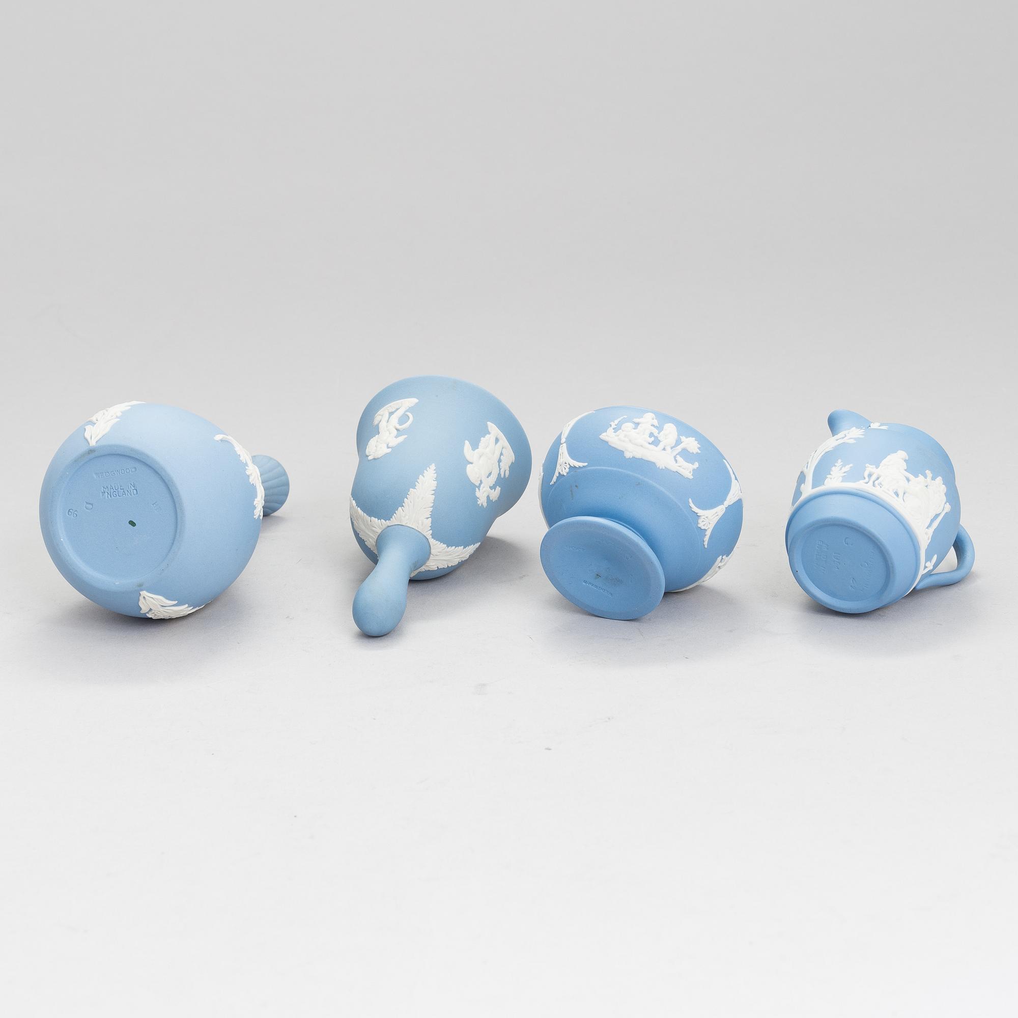 WEDGWOOD, Jasperware, 30 delar, England 1900-talets andra hälft.