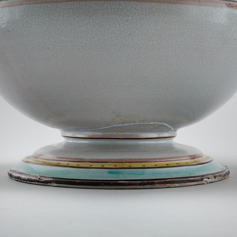 A unique earthenware soup terrine by GABRIEL BURMEISTER for Upsala Ekeby, dated 1921.