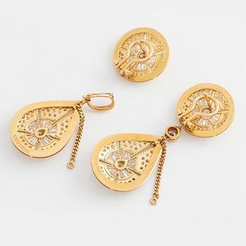 Ola Sellèn, Earrings and Pendant, Gold and Brilliant-cut Diamonds, 8.30ct. 1980s, with case.