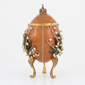 Enamelled decorative egg, 'Lily Of Valley', Vivian Alexander, after Fabergé. Late 20th Century.