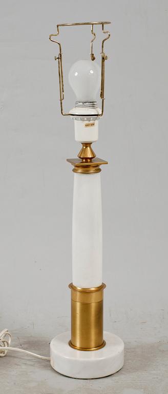 BORDSLAMPA, marmor och mässing, 1900-talets andra hälft.