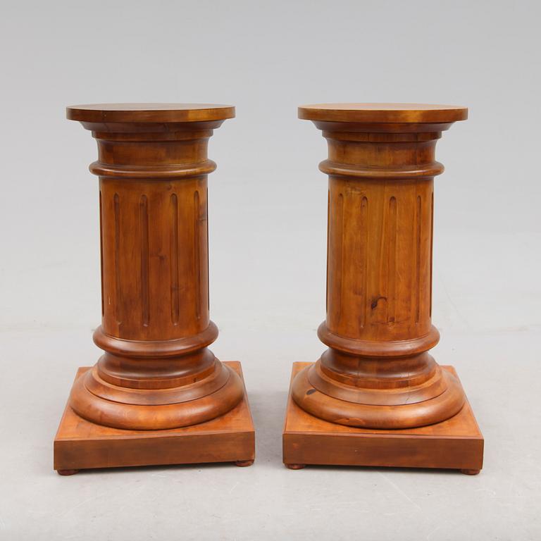 KOLONNER, 1 par, gustaviansk stil, 1900-talets mitt.