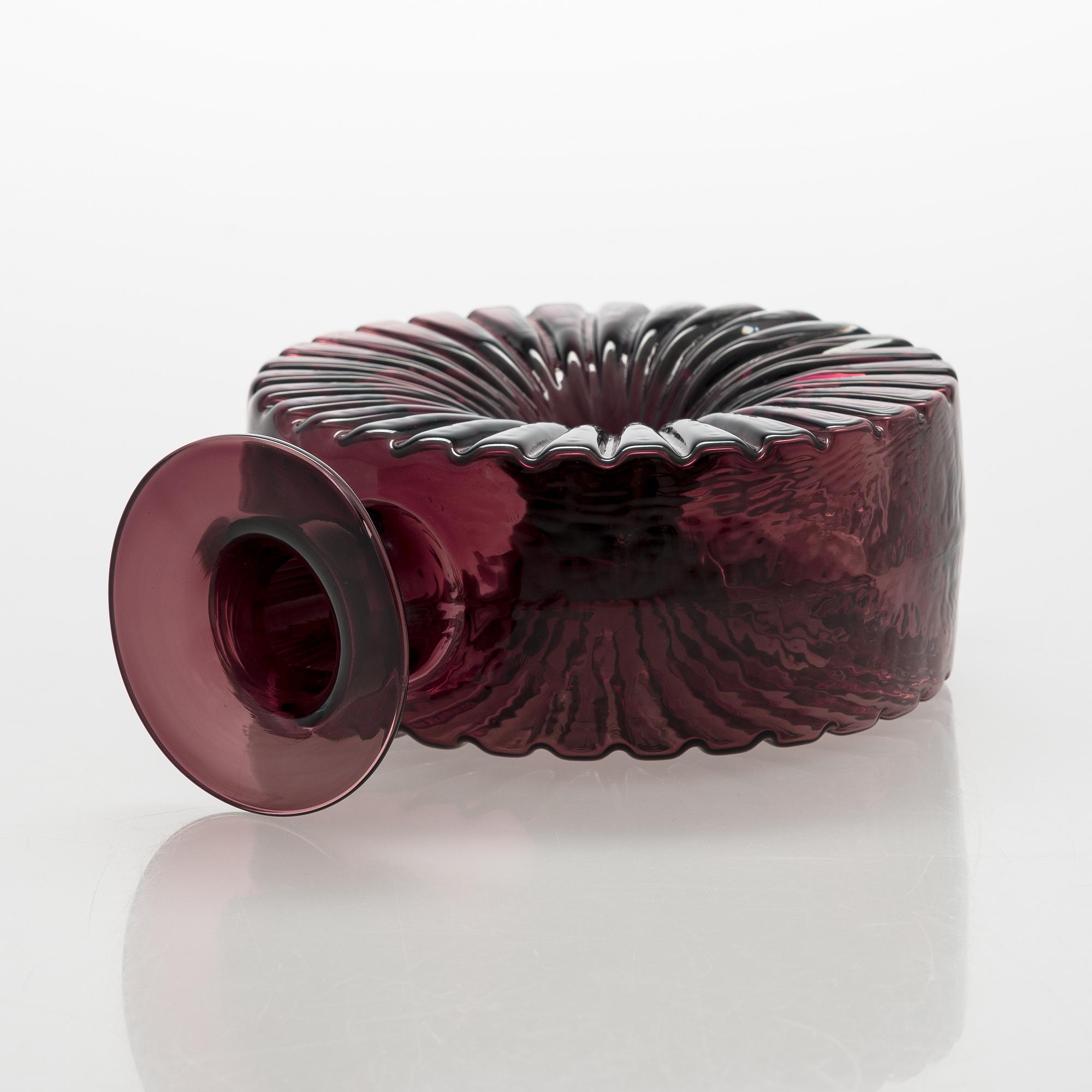 Helena Tynell, a 'Sun bottle' for Riihimäen Lasi Oy. In production 1964-1974.