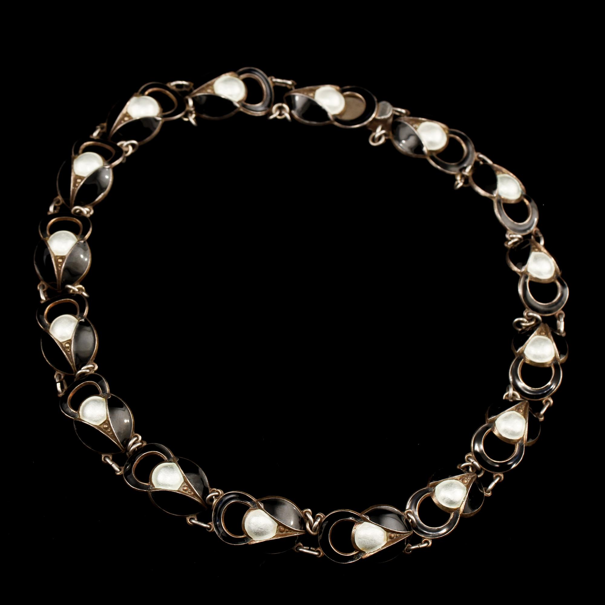 HALSBAND, sterlingsilver och emalj, Norge, omkring 1900-talets mitt. Vikt 33 g.