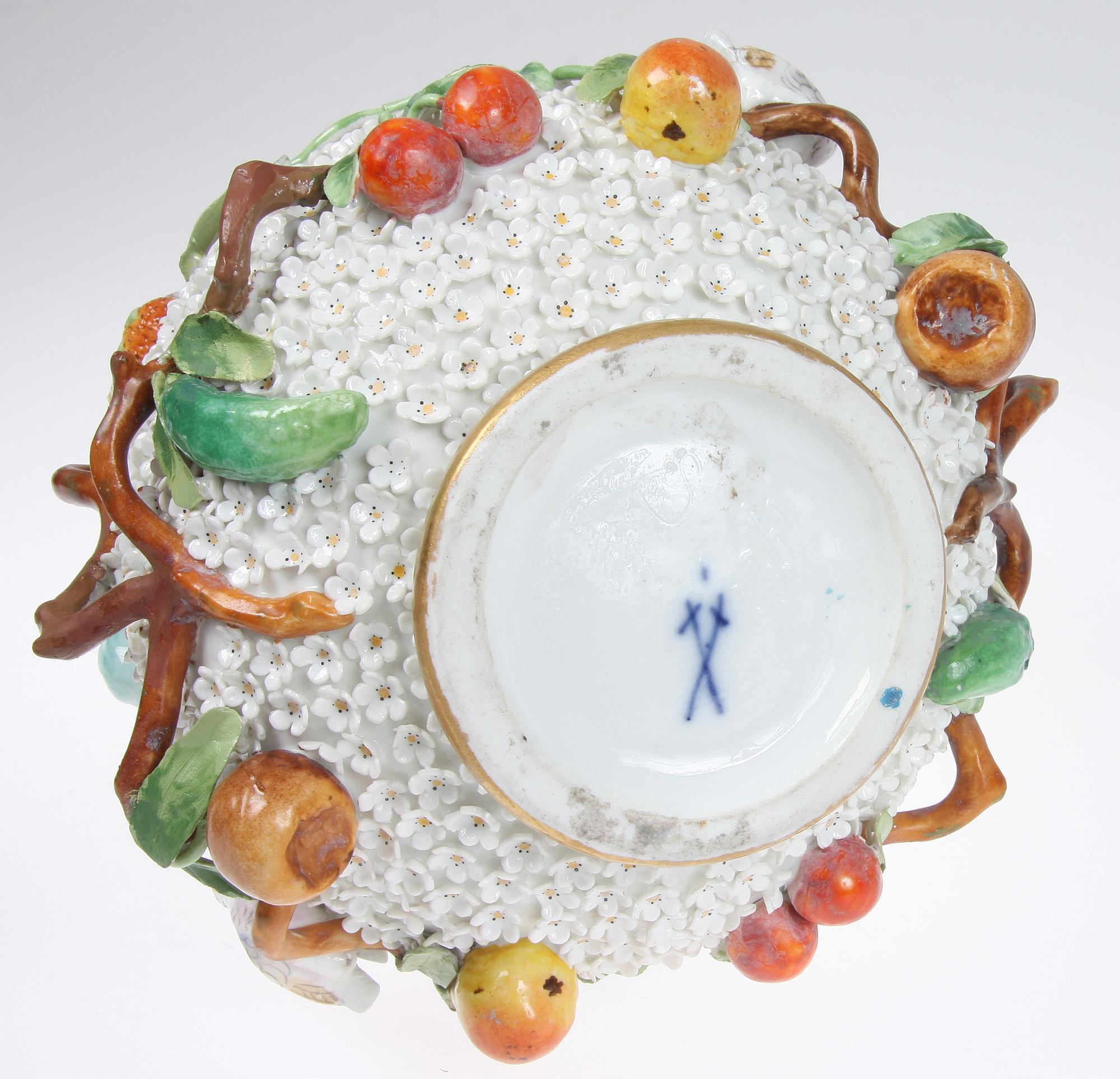 LOCKURNA, porslin, Meissen, 1900-talets början.