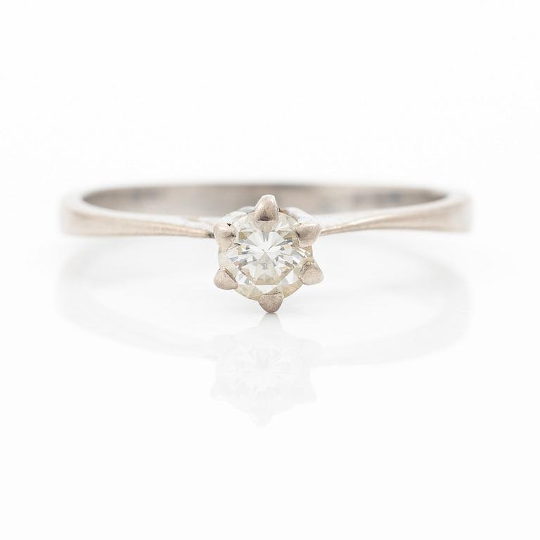 Ring, 18K white gold, with a small brilliant-cut diamond.